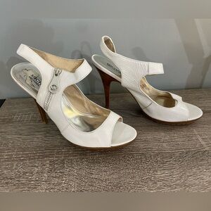 MICHAEL KORS White Patent Leather Open Toe Platform Pumps Shoe Size 9.5 Side Zip